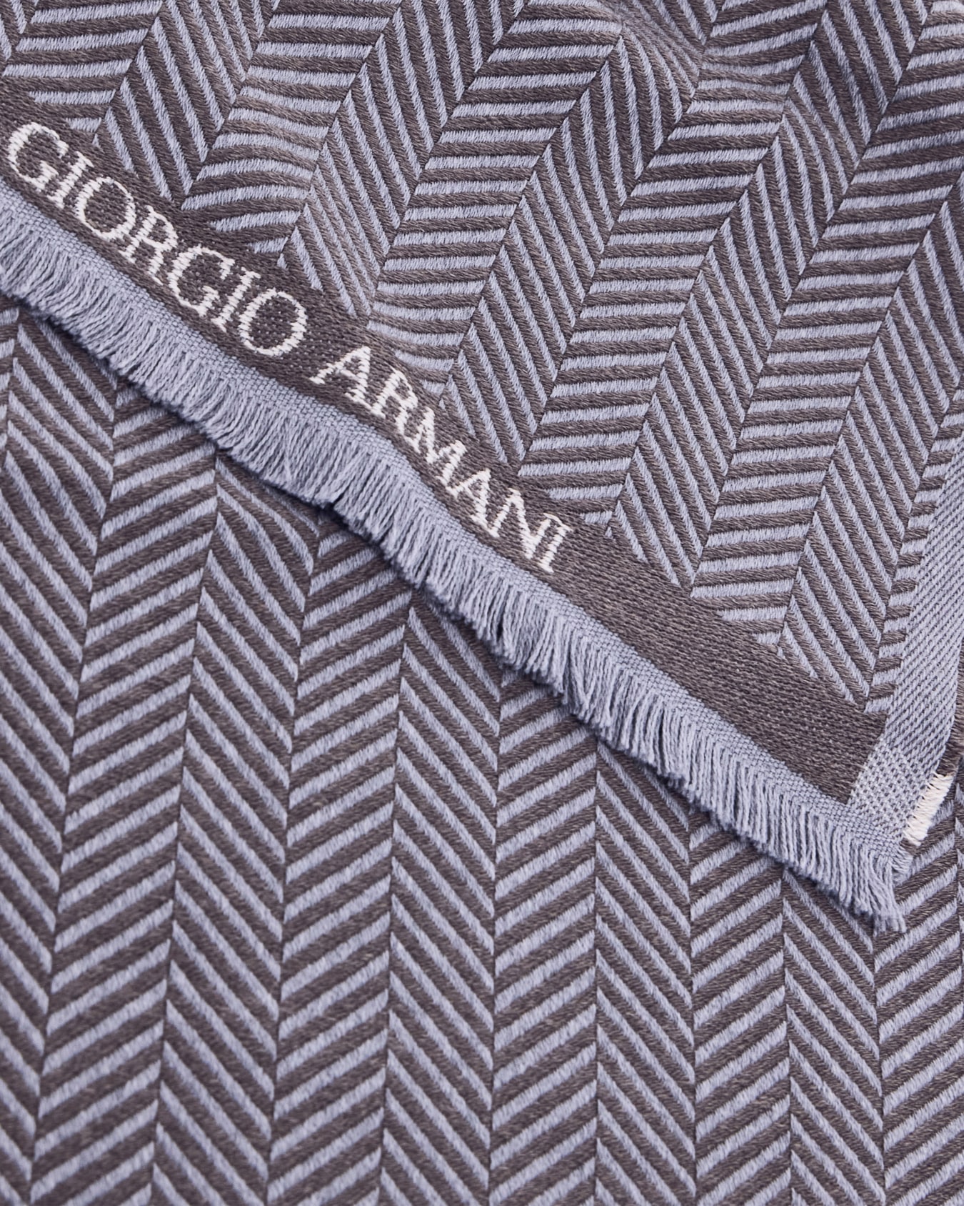 Scarf in virgin wool Slide 1