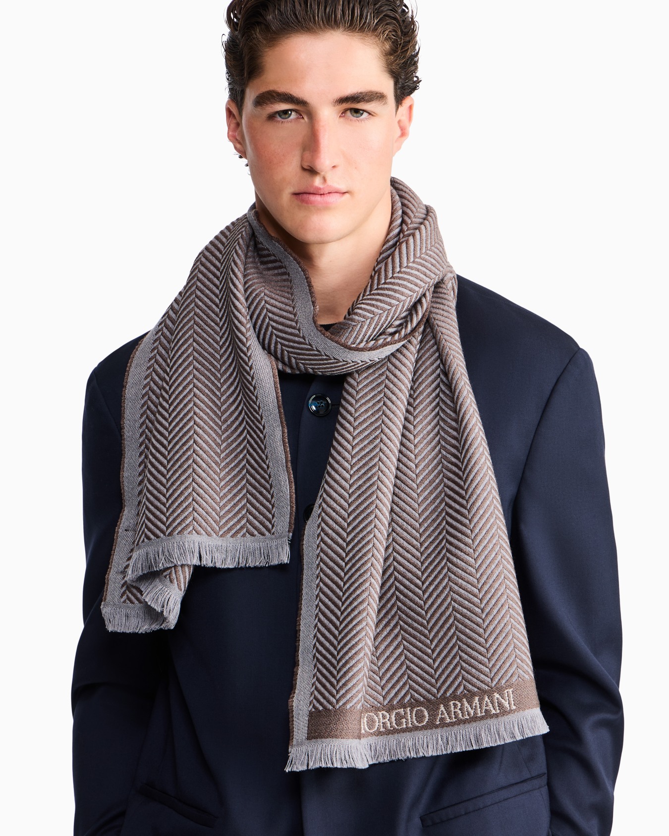 Scarf in virgin wool Slide 2
