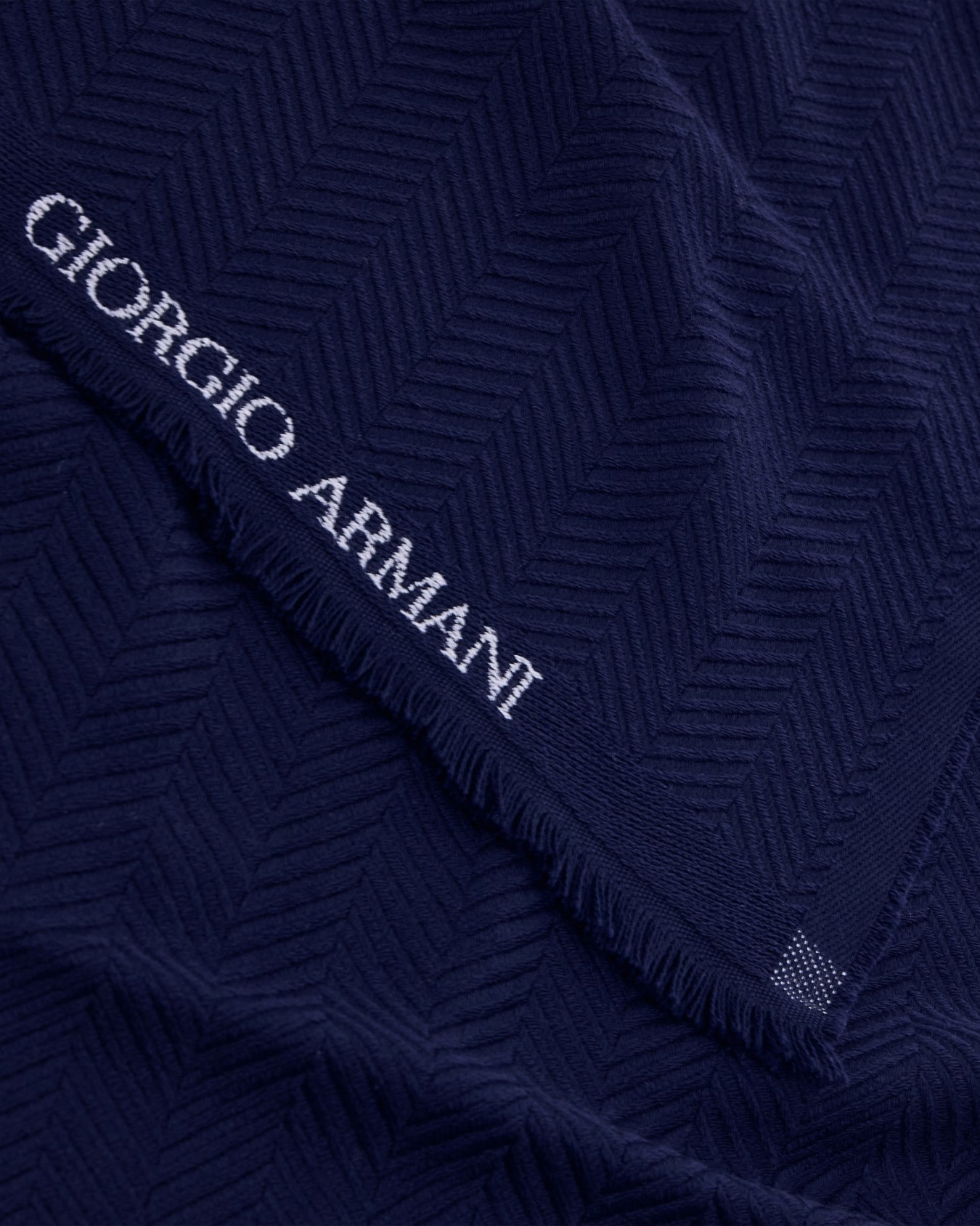 Scarf in virgin wool Slide 1
