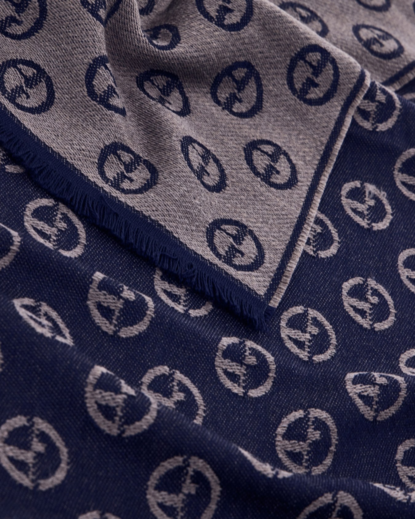 Stole in virgin wool with logo Slide 1