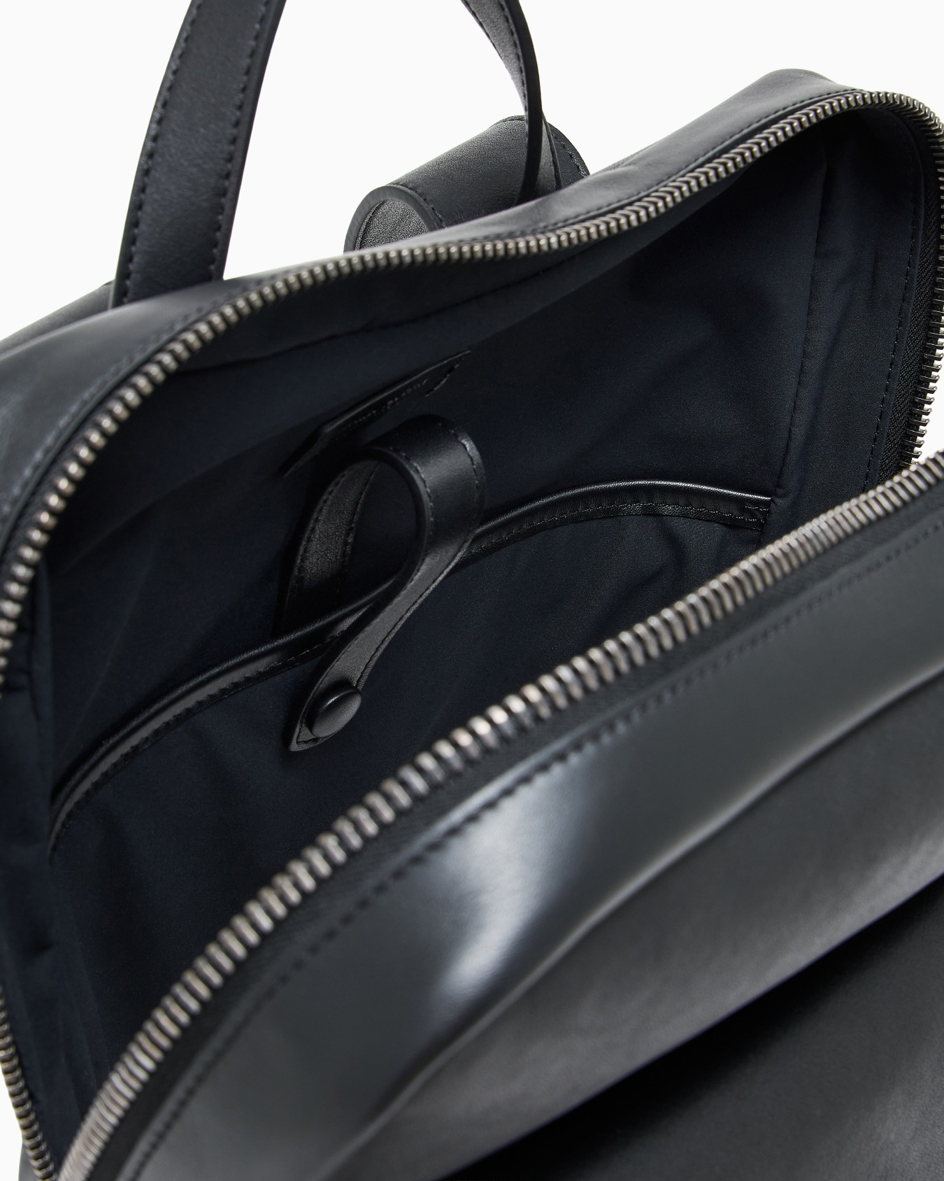 Backpack in leather Slide 3