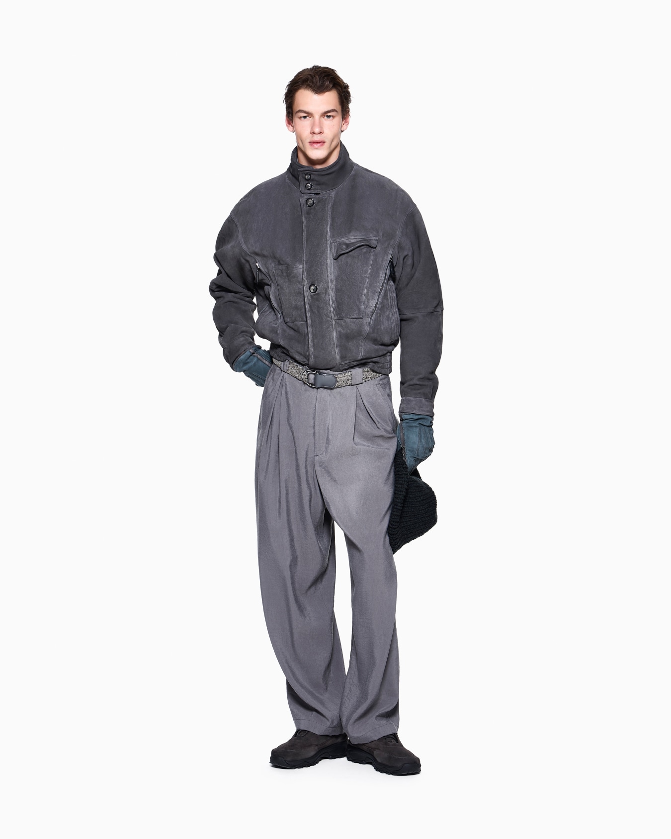 Pantalon avec pinces en mélange de soie lavée Diapositive 1