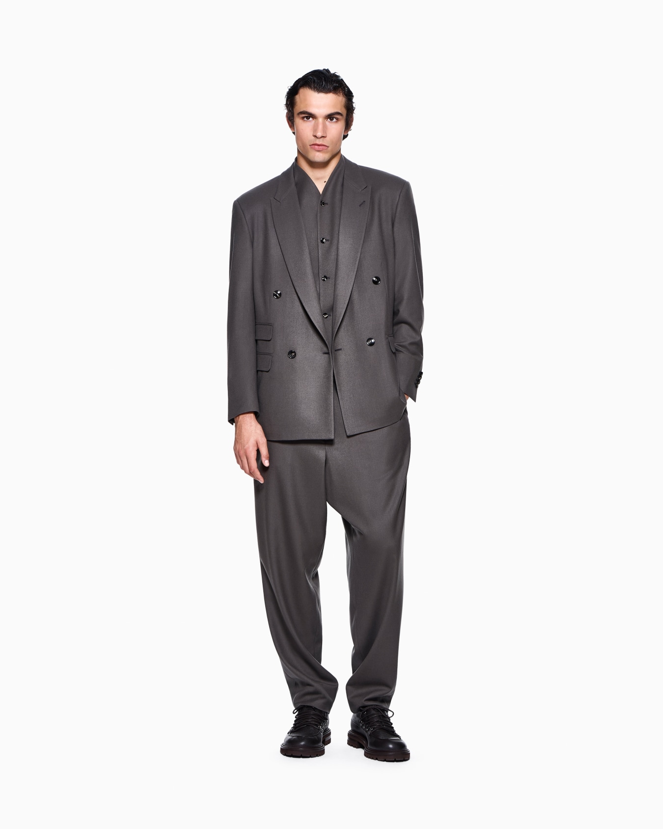 Waistcoat regular fit in fluid virgin wool Slide 1
