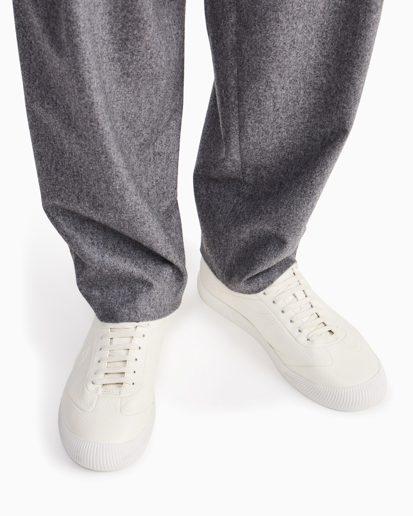 Sneaker in leather with a rubber sole Slide 6