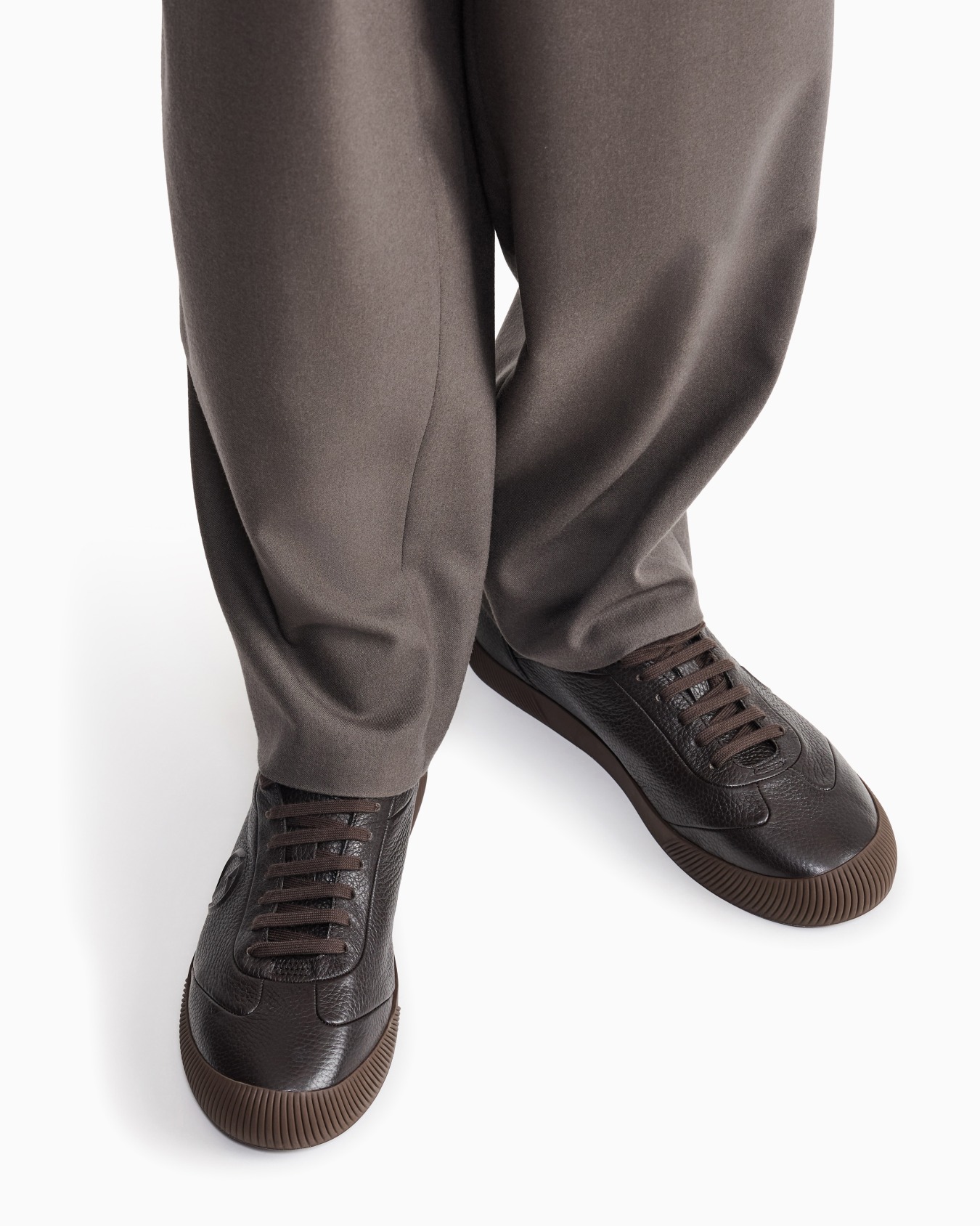 Sneaker in leather with a rubber sole Slide 6