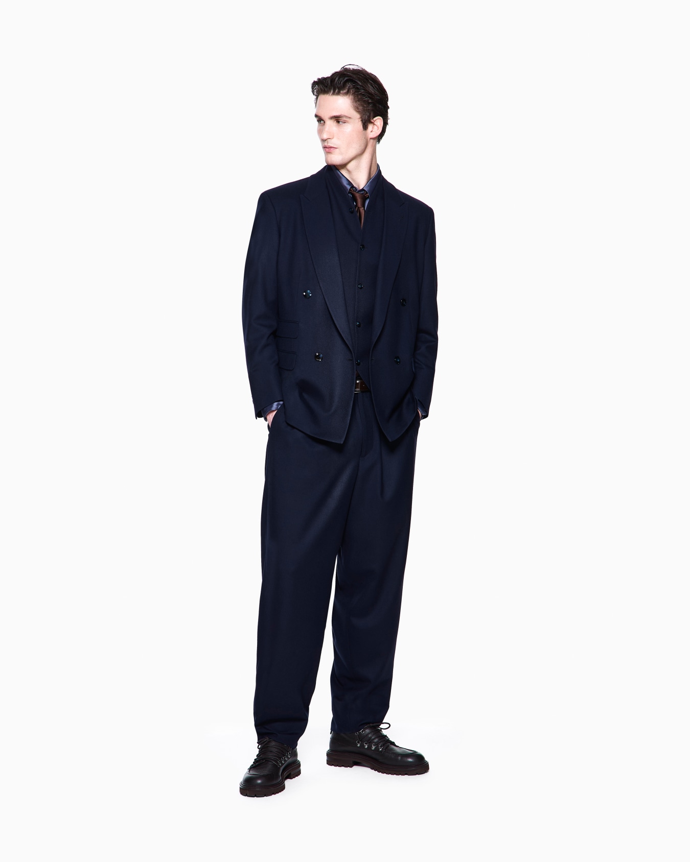 Suit oversized fit in fluid virgin wool Slide 1