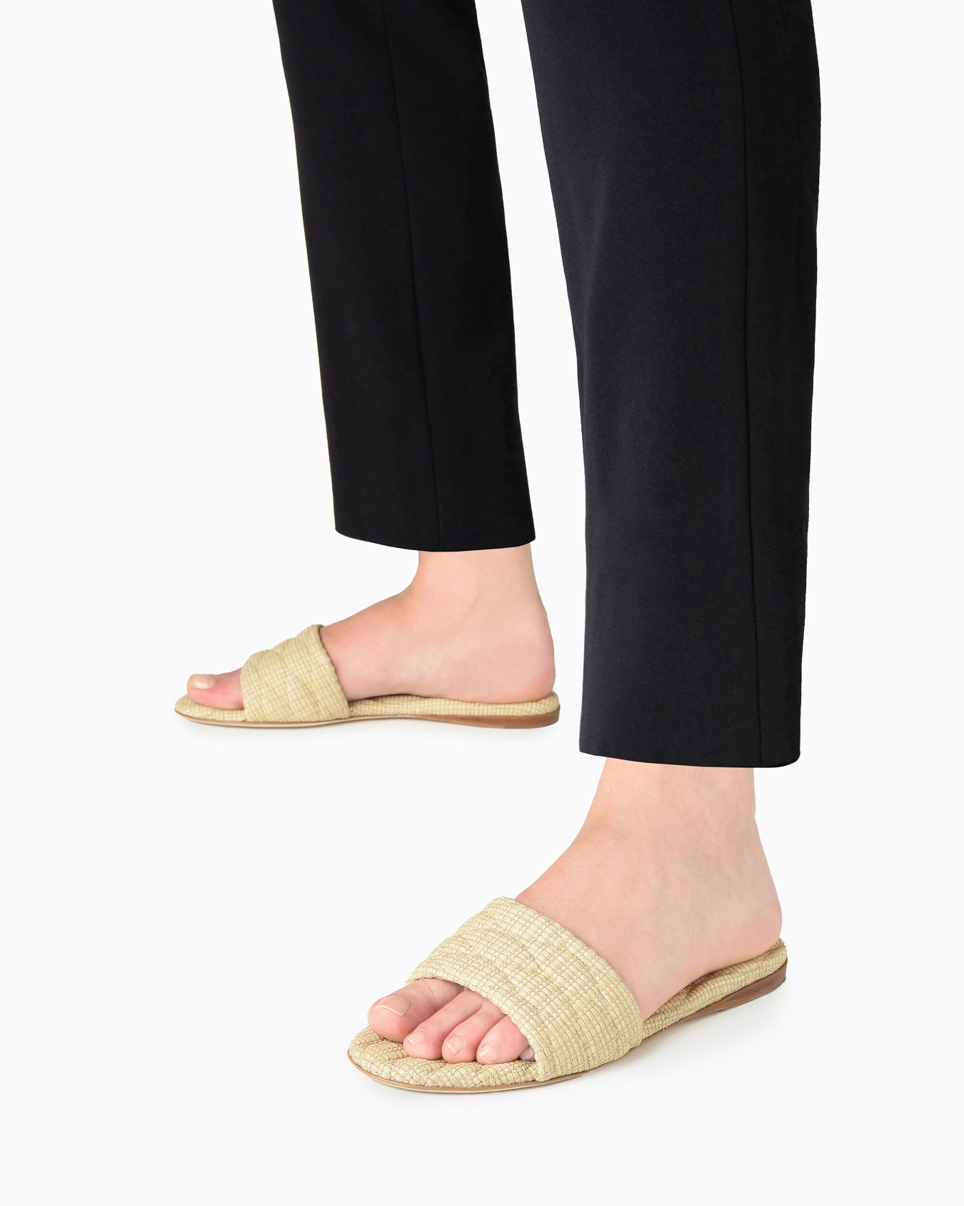 Quilted raffia flat sandals Slide 6