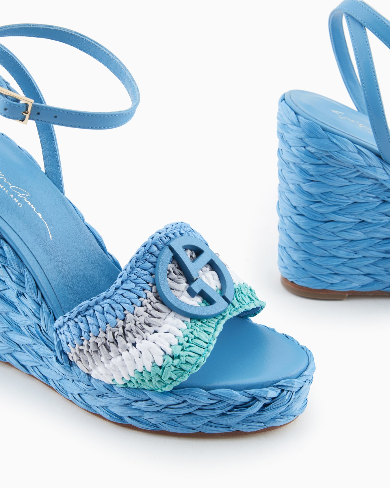 Sandals with a rope wedge with a braided motif Slide 4