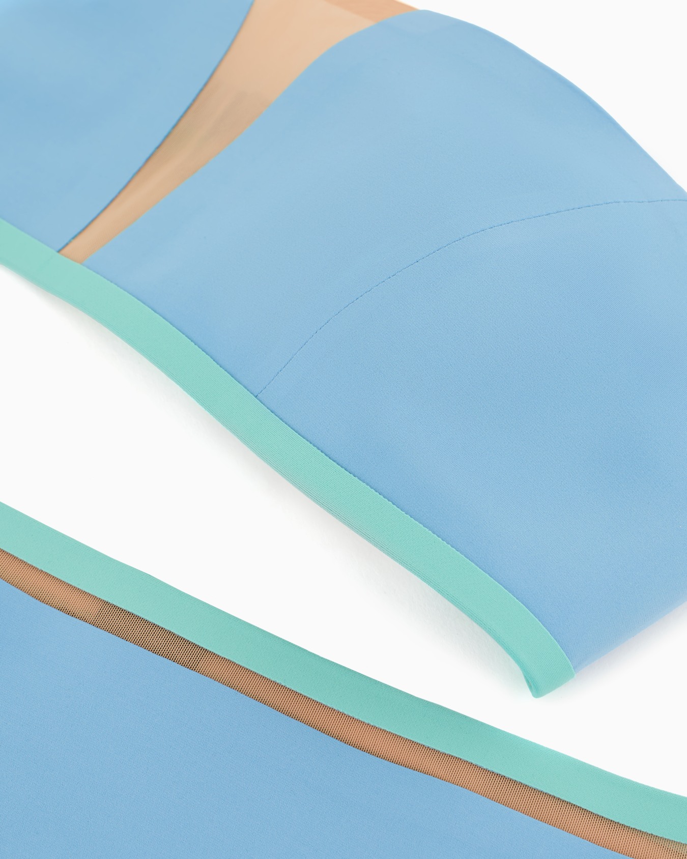 Bandeau-Bikini mit Details aus Tüll Folie 1