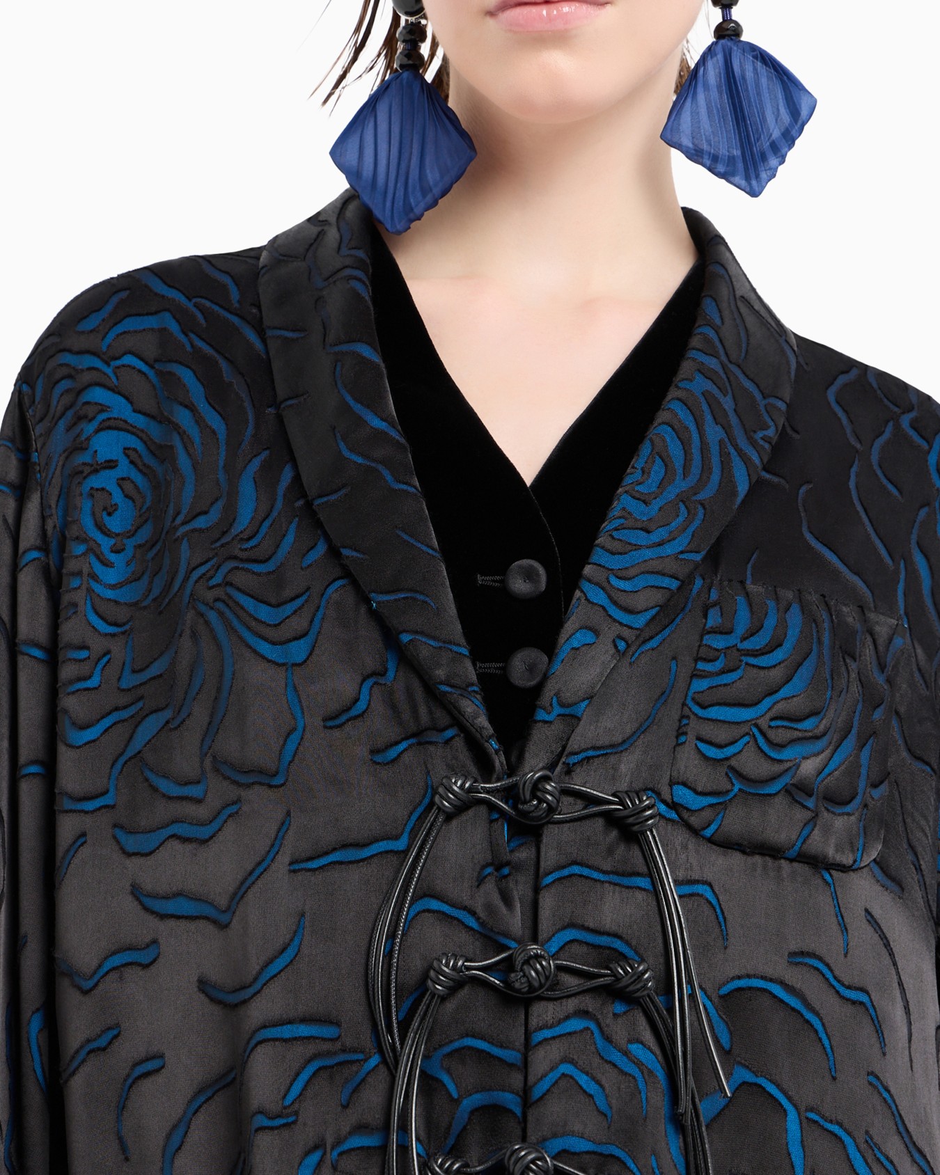 Viscose and silk devoré pea coat jacket Slide 4