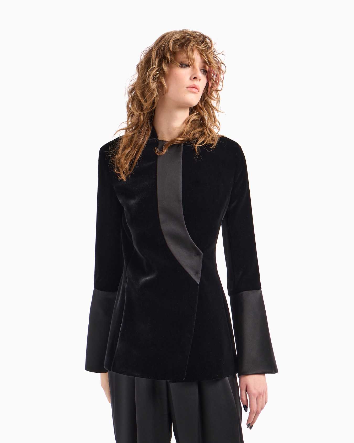 Einreihiges Sakko aus Samt und Seide Folie 5