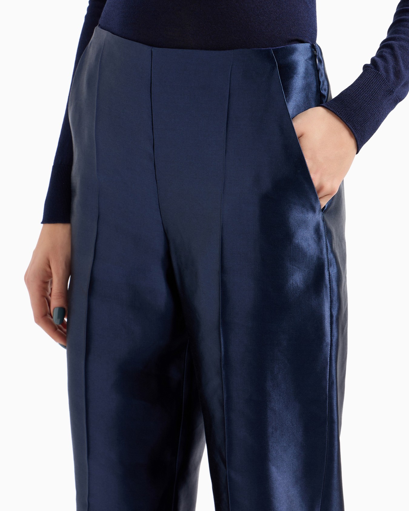Enzyme-treated linen and silk trousers Slide 5