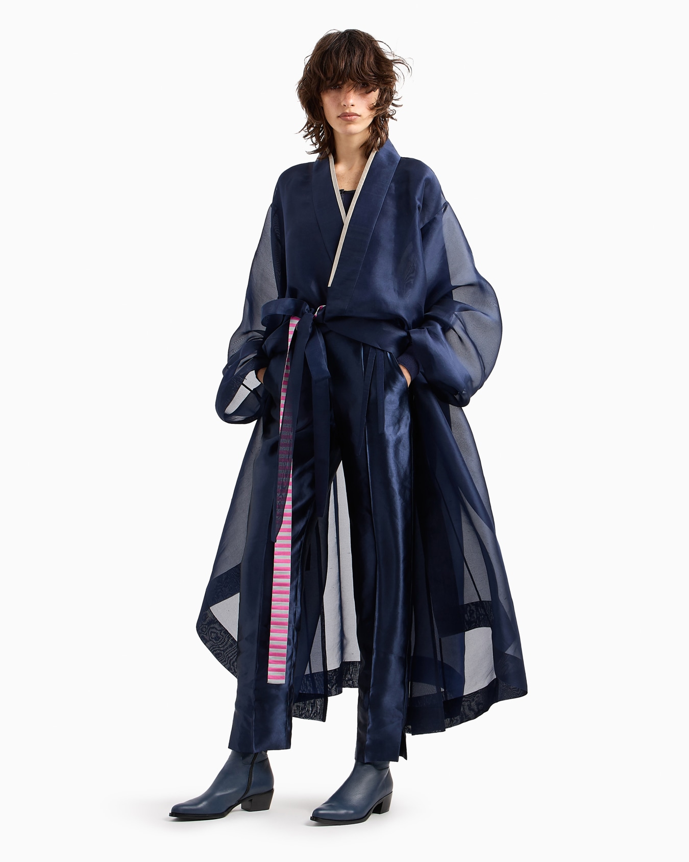 Enzyme-treated linen and silk trousers Slide 4