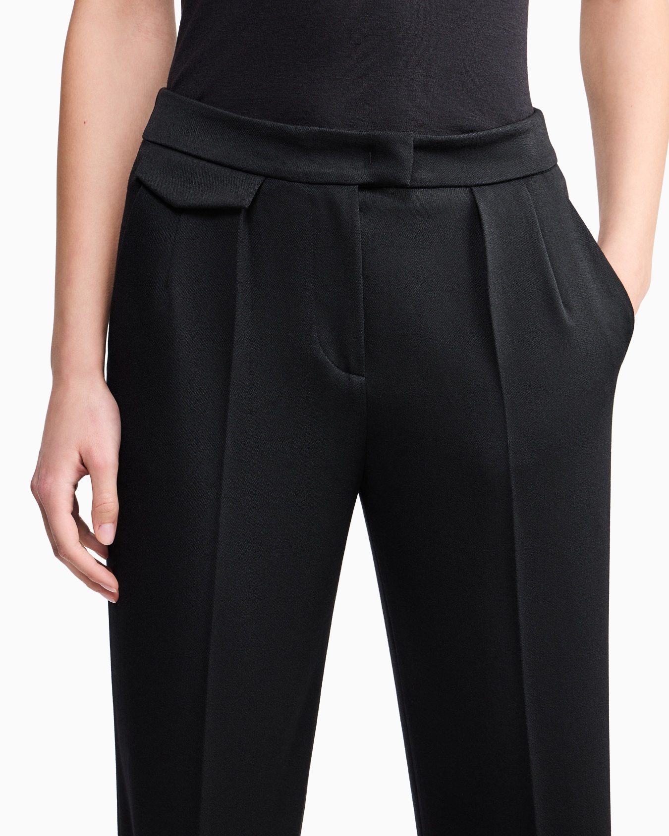 Straight trousers in virgin wool Slide 7