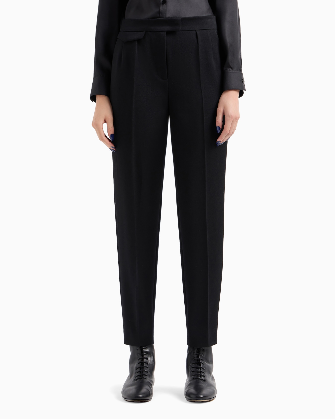 Straight trousers in virgin wool Slide 4
