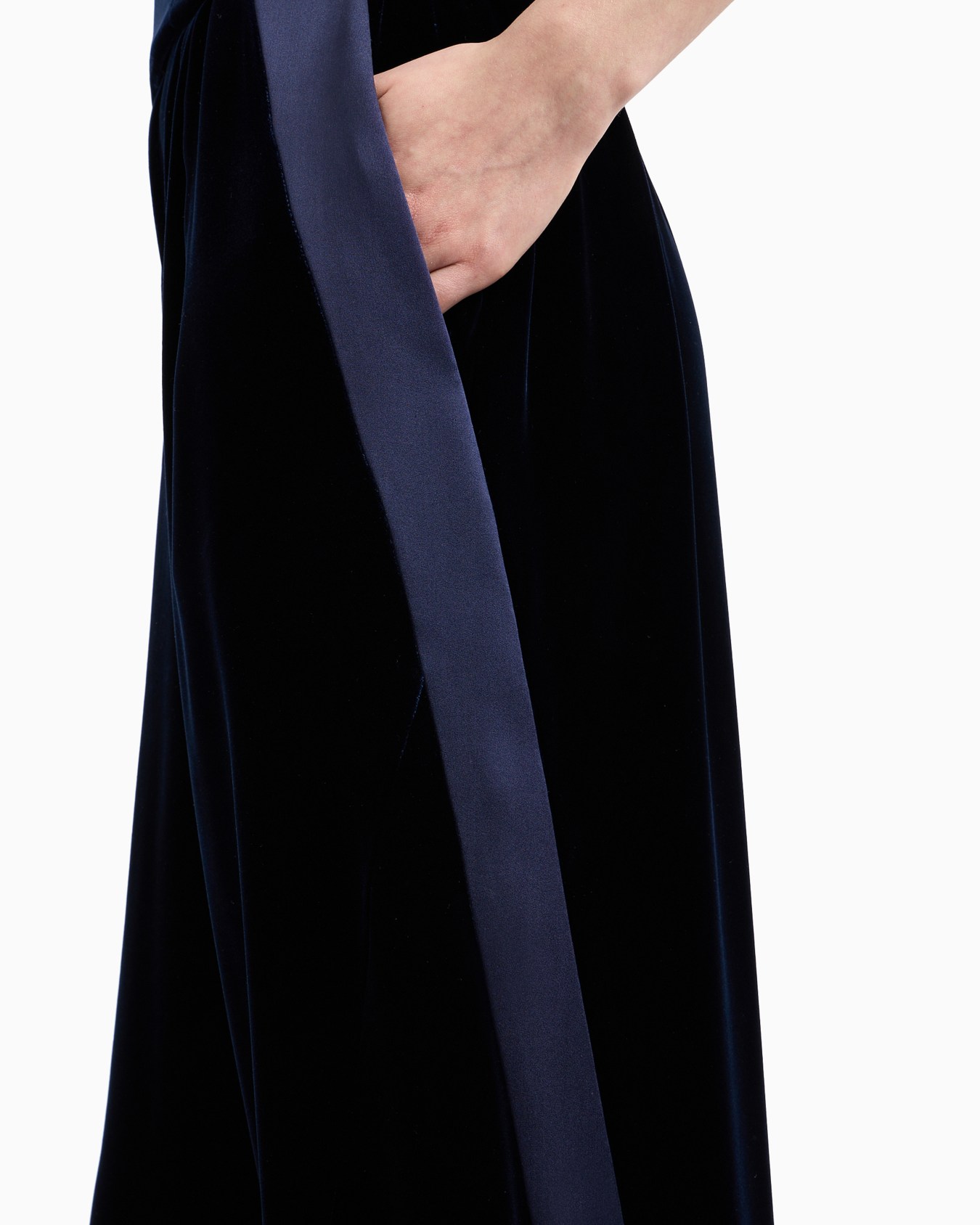 Gerade geschnittene Hose aus Samt Folie 4