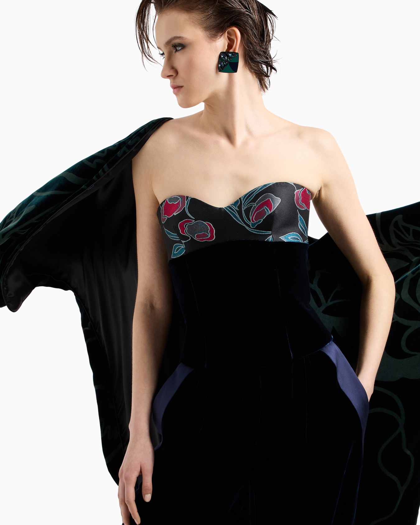 Gerade geschnittene Hose aus Samt Folie 5