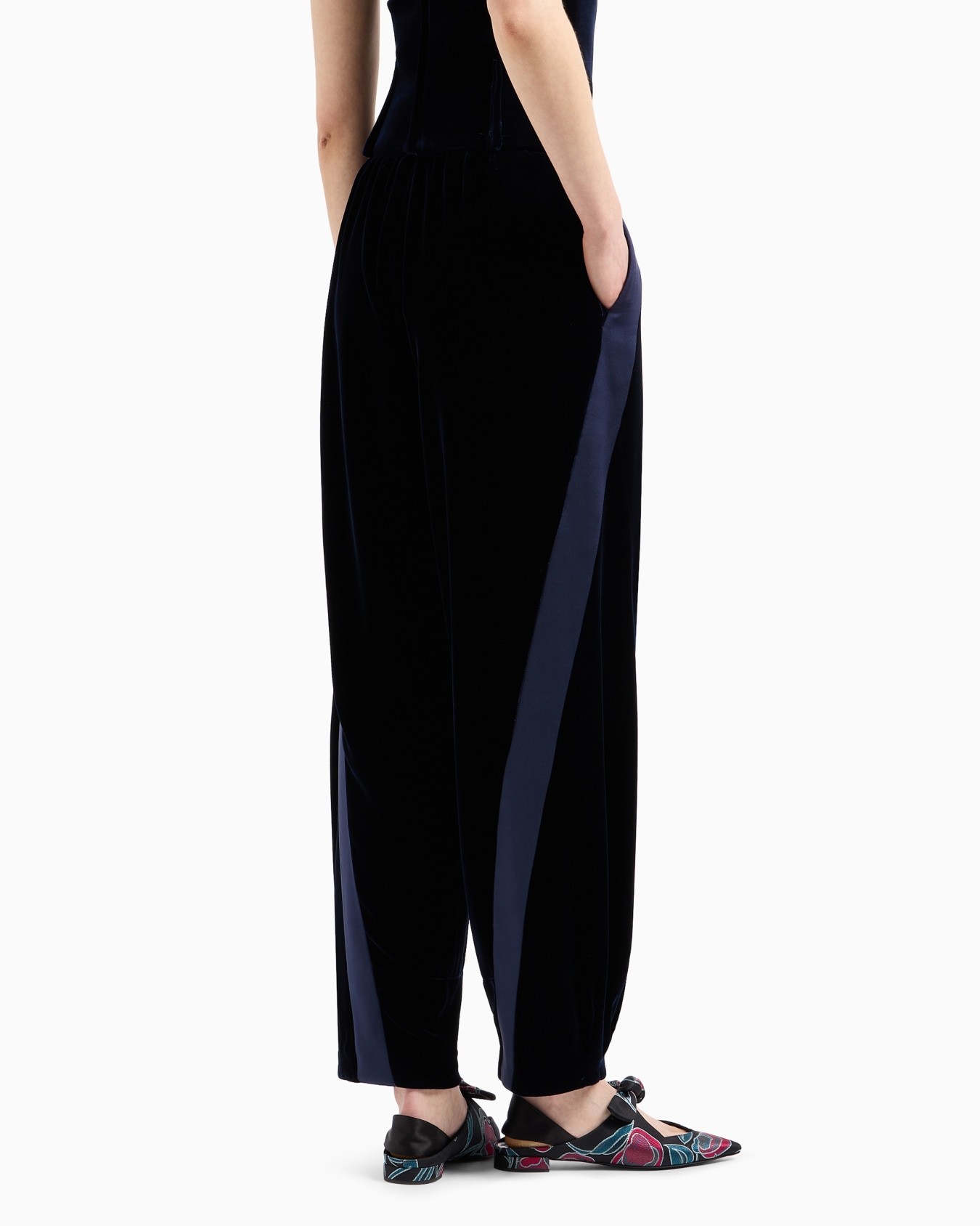 Gerade geschnittene Hose aus Samt Folie 2