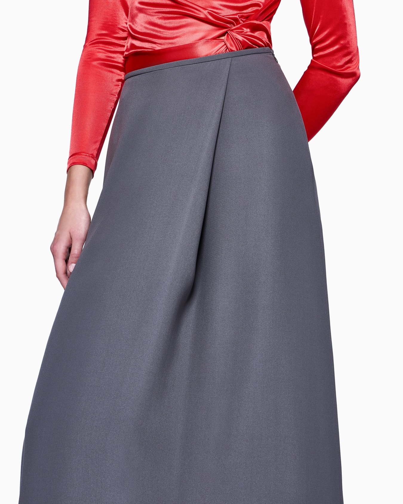 Asymmetrischer Midirock aus Seidencrêpe Folie 4