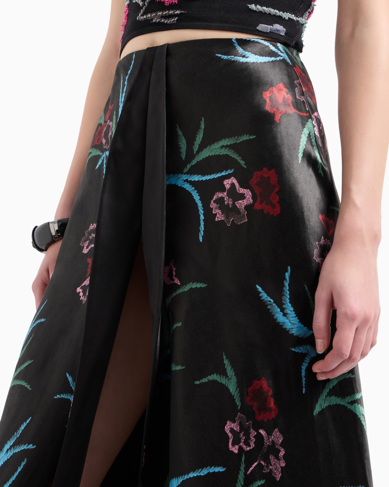 Silk and linen midi skirt in a floral print Slide 4