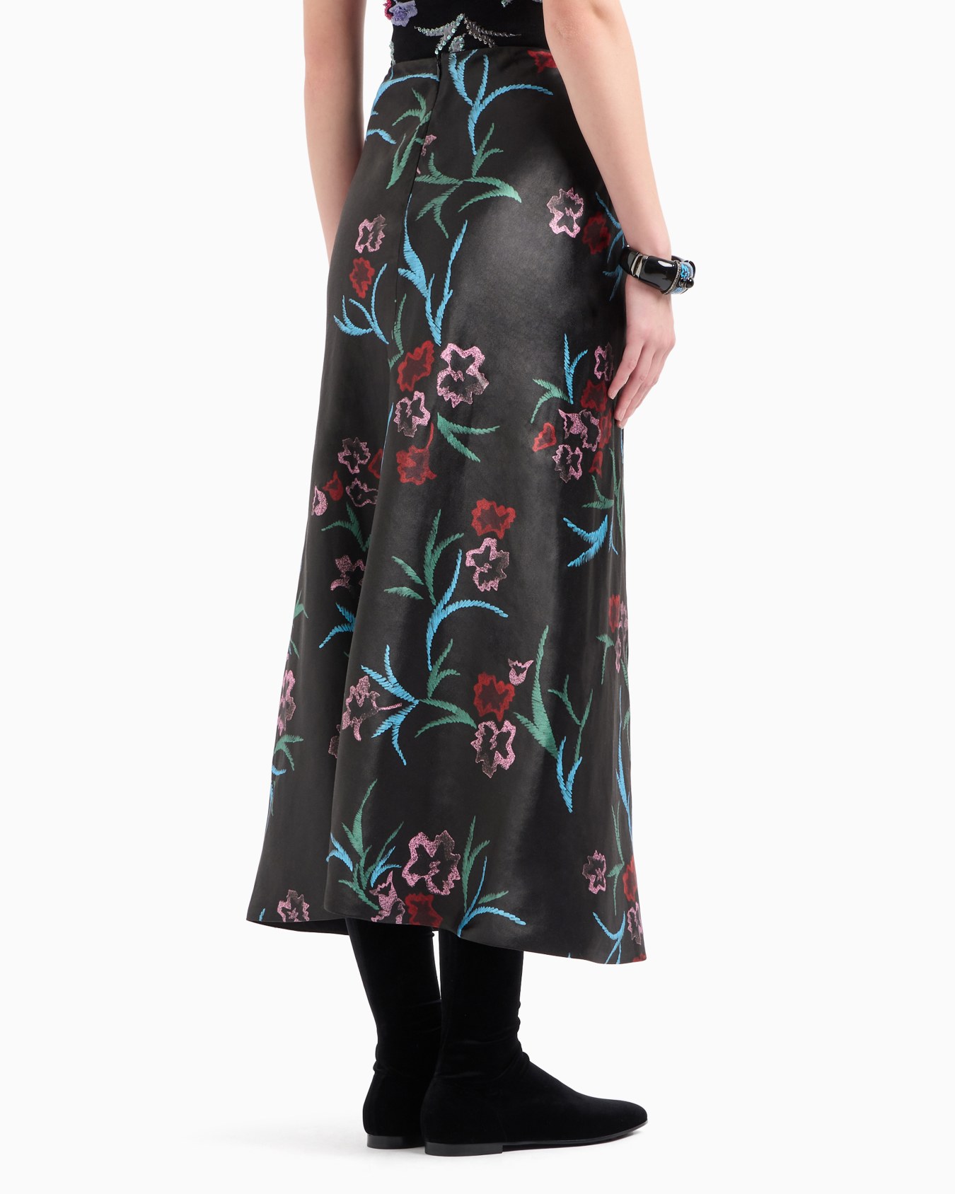 Silk and linen midi skirt in a floral print Slide 2