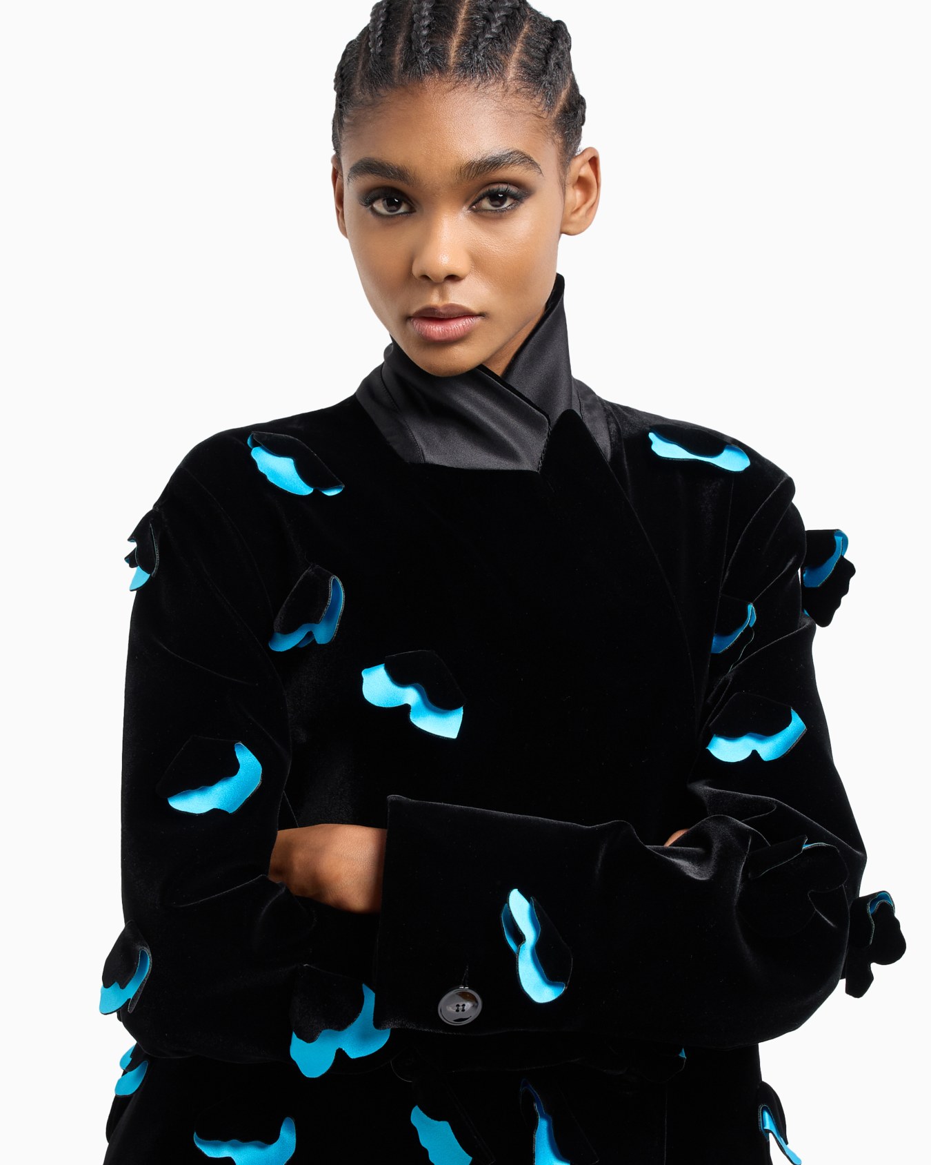 Cappotto lungo monopetto in velluto con fiori applicati Slide 5