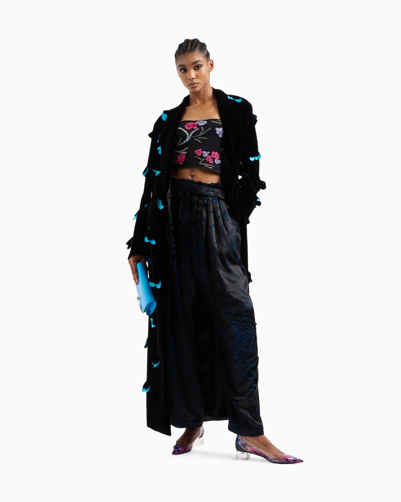 Cappotto lungo monopetto in velluto con fiori applicati Slide 2