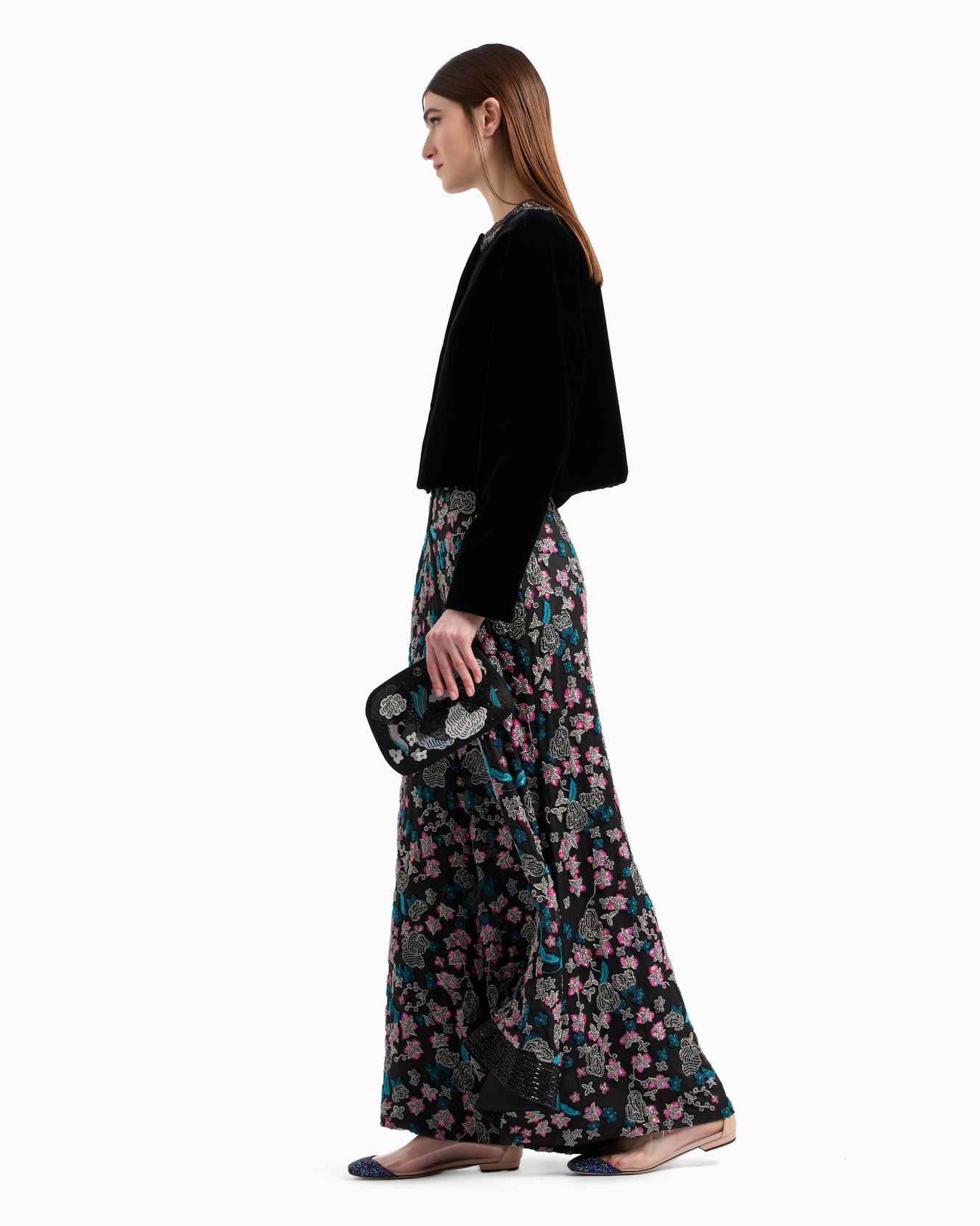 Short velvet jacket with embroidered collar Slide 4