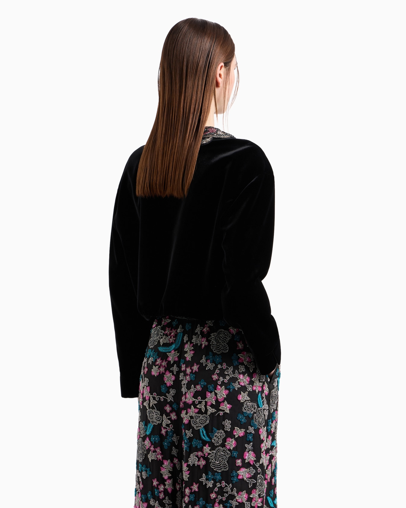 Short velvet jacket with embroidered collar Slide 3