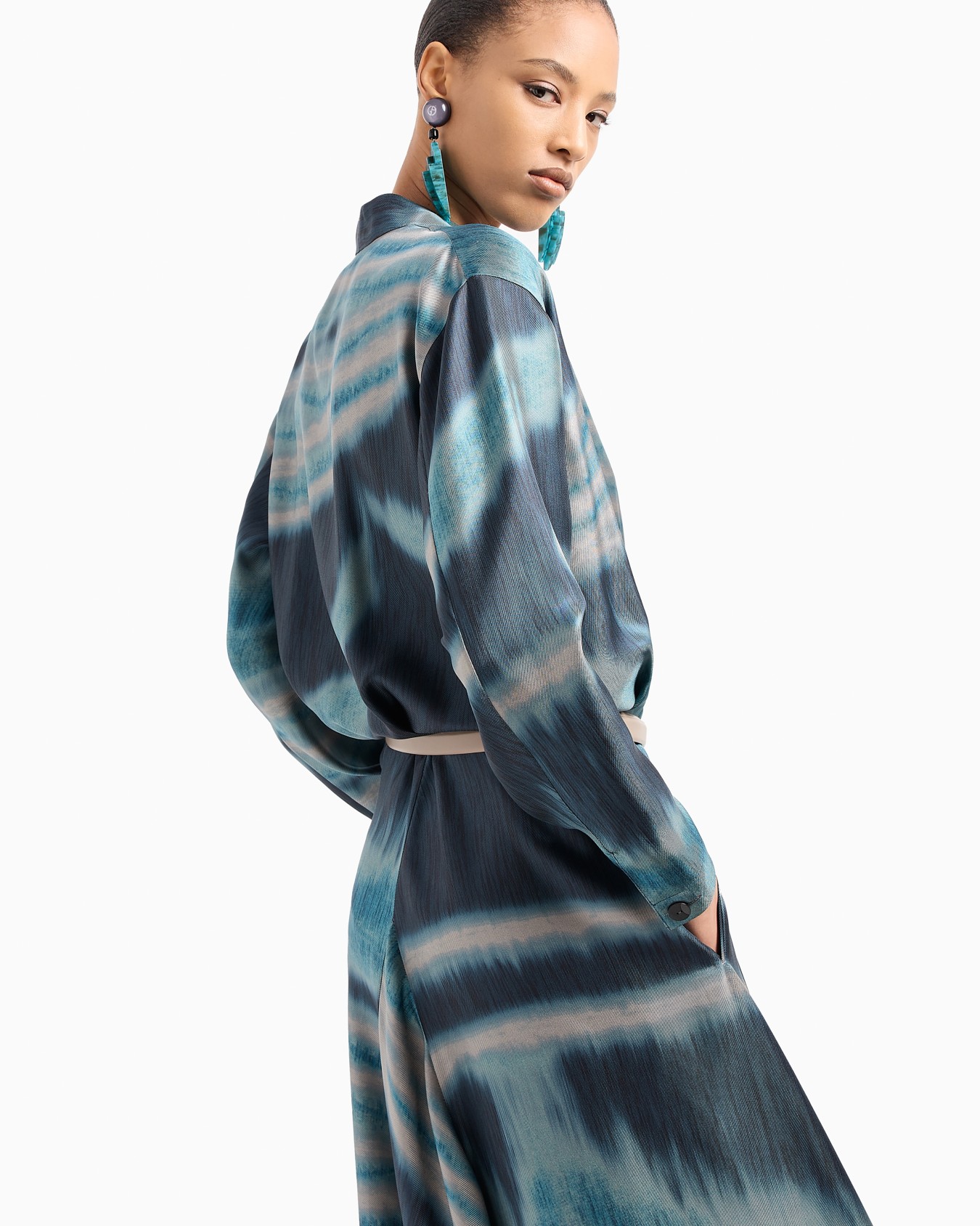 Vestido largo en raso doble de seda Diapositiva 7