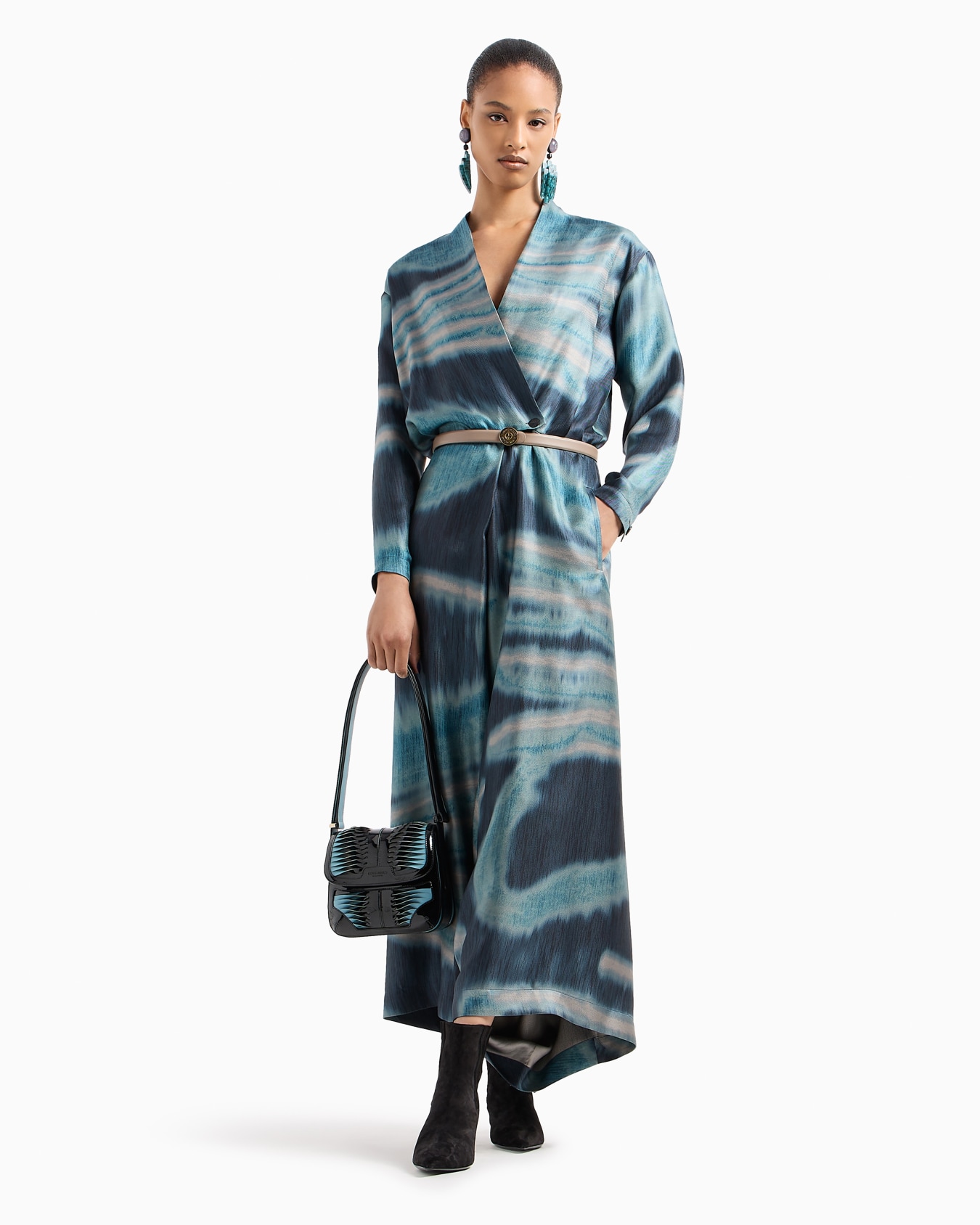 Vestido largo en raso doble de seda Diapositiva 4