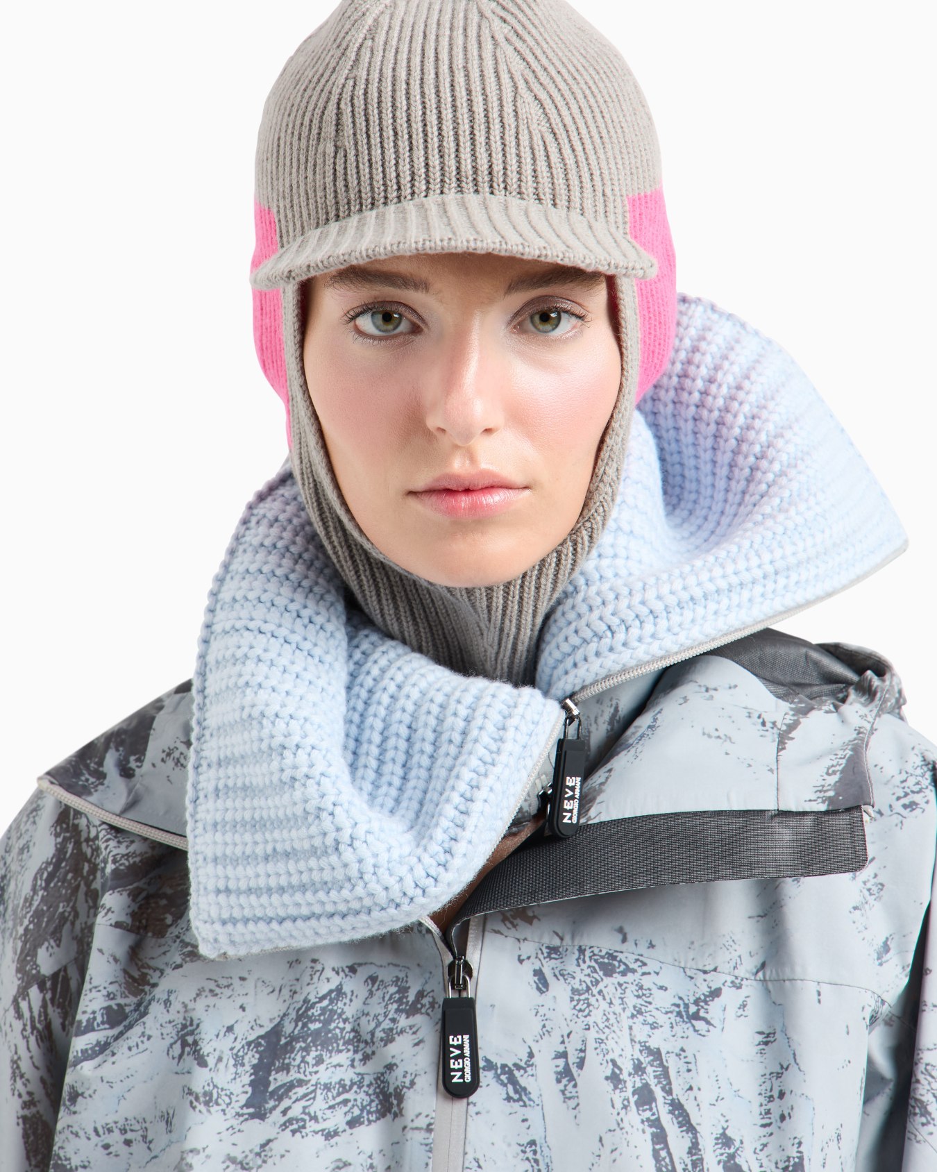 Capuche Giorgio Armani Neve en cachemire avec visière Diapositive 2