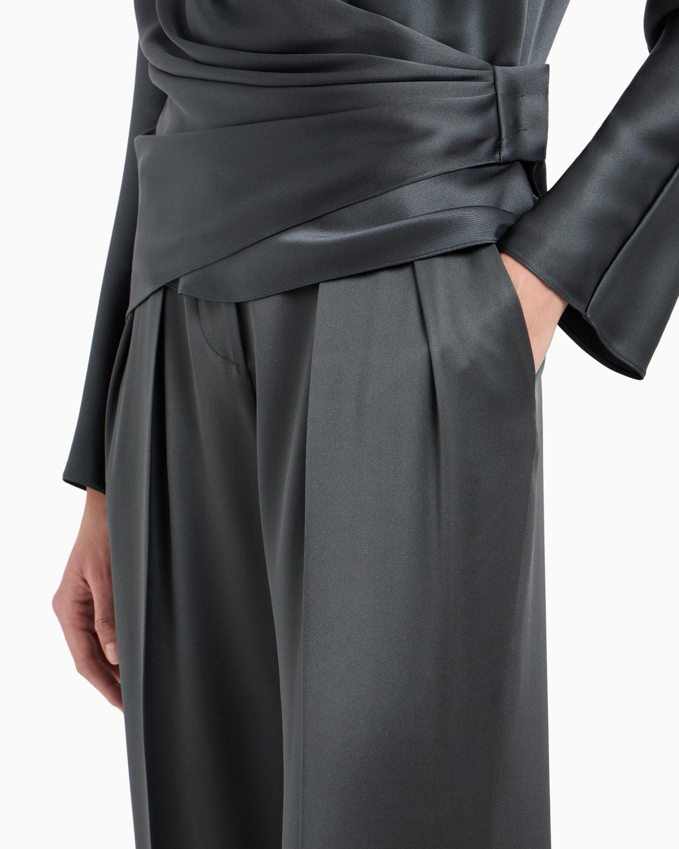 Double-sided silk-satin two-pleat trousers Slide 4