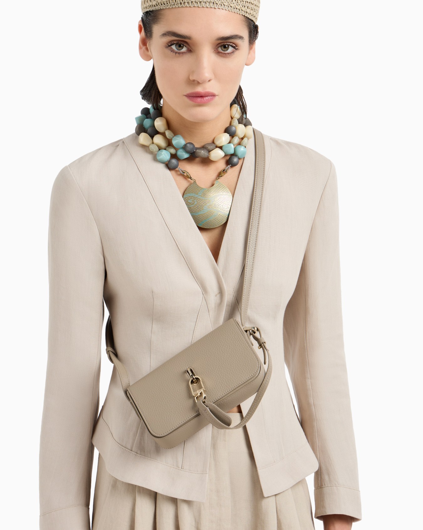 Short, single-breasted linen jacket Slide 4