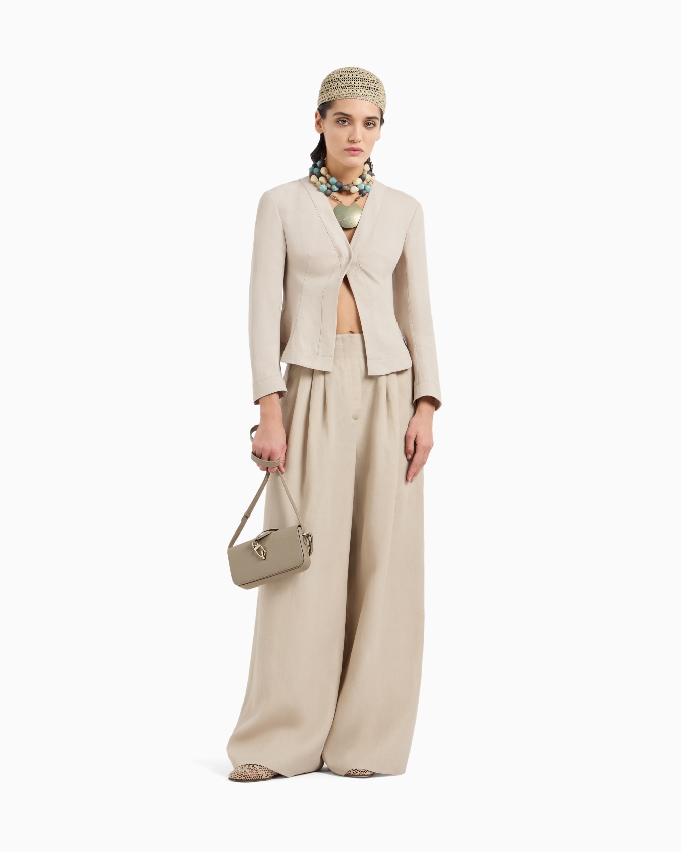 Short, single-breasted linen jacket Slide 1