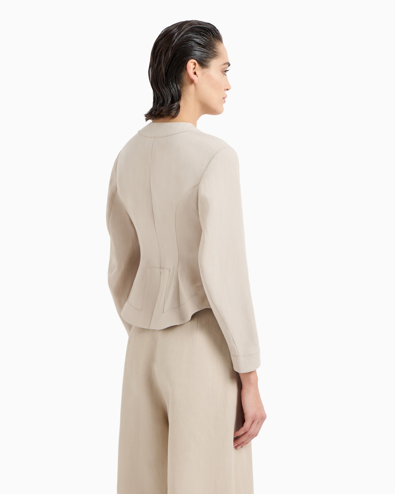 Short, single-breasted linen jacket Slide 2