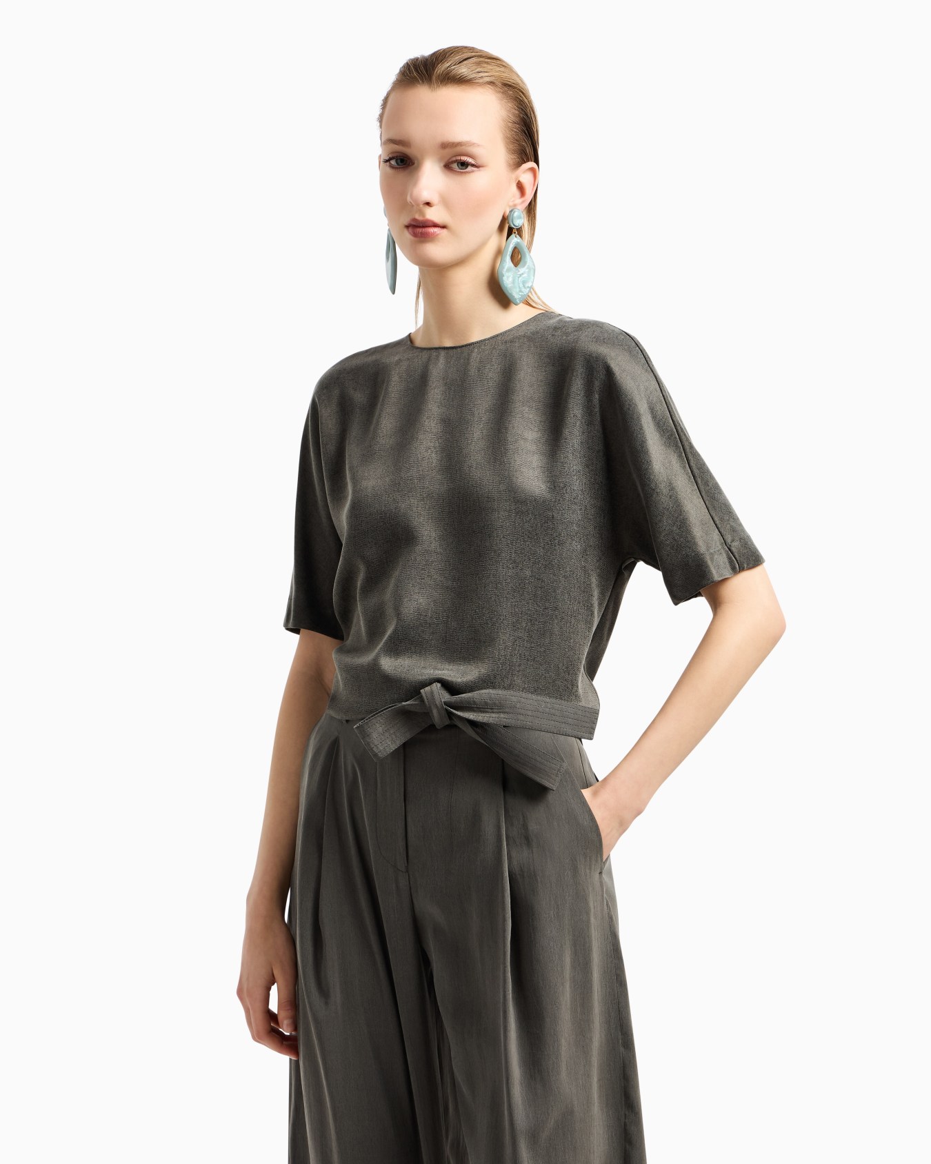 Cupro and viscose crew-neck blouse Slide 3