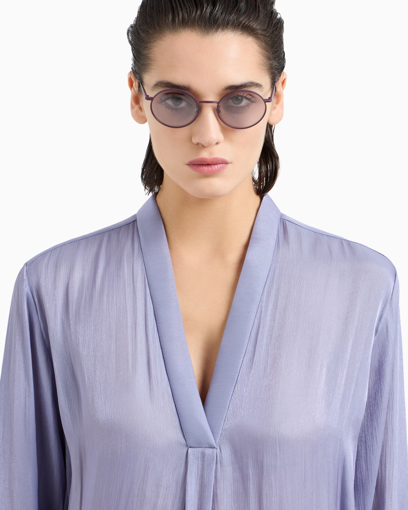Long shirt in shiny fabric Slide 3