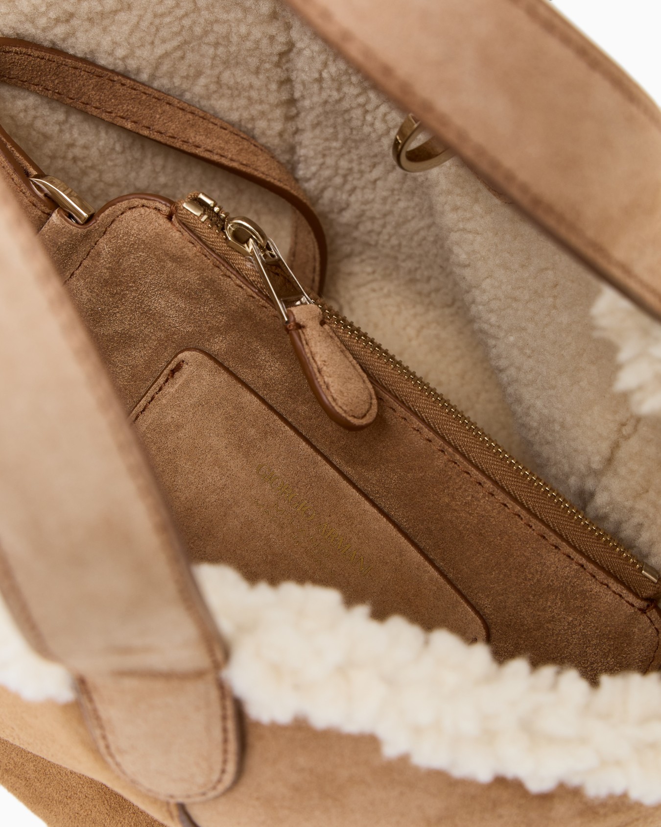 Borsa a mano piccola in suede e shearling di montone Giorgio Armani Neve Slide 3