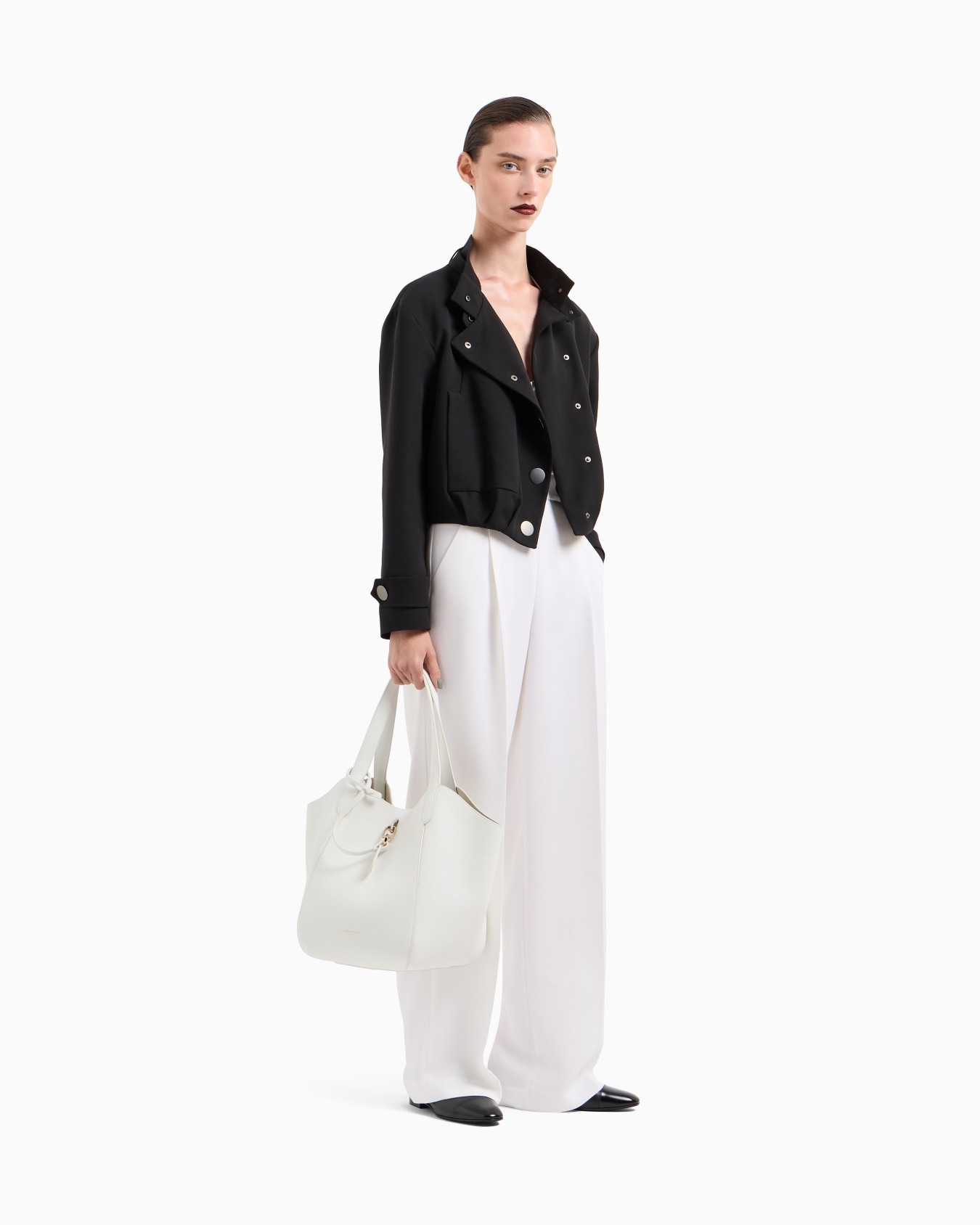 Medium pebbled leather handbag Slide 5