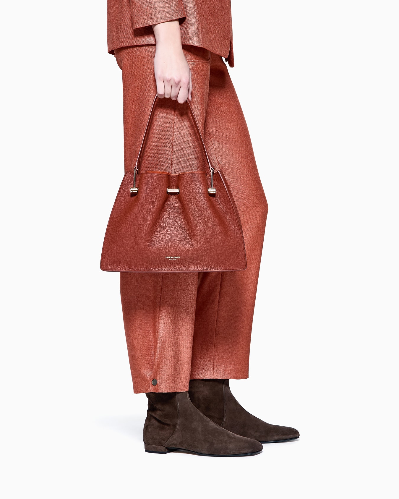 Small shopper bag in pebbled leather Slide 5