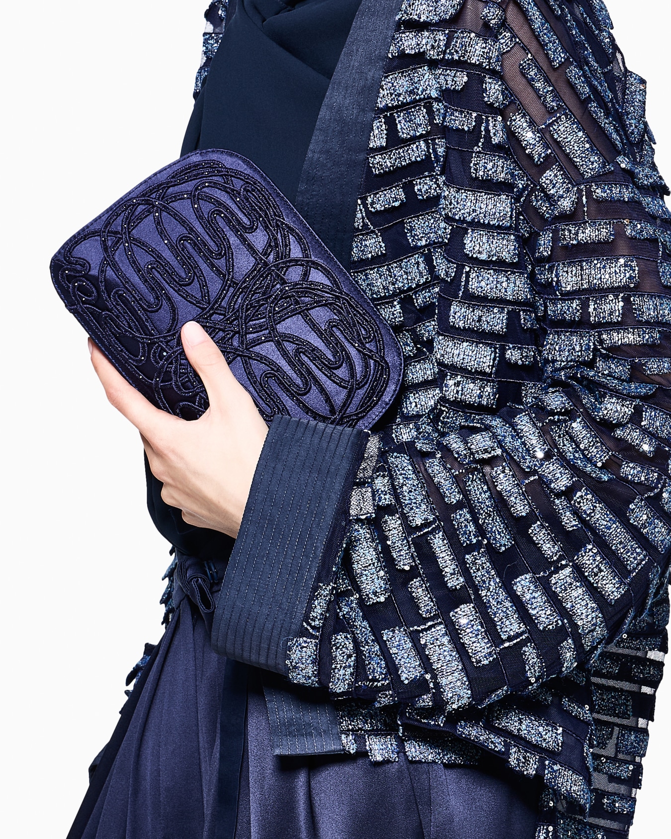 Clutch La Prima aus Satin mit Stickerei und Strassbesatz Folie 6