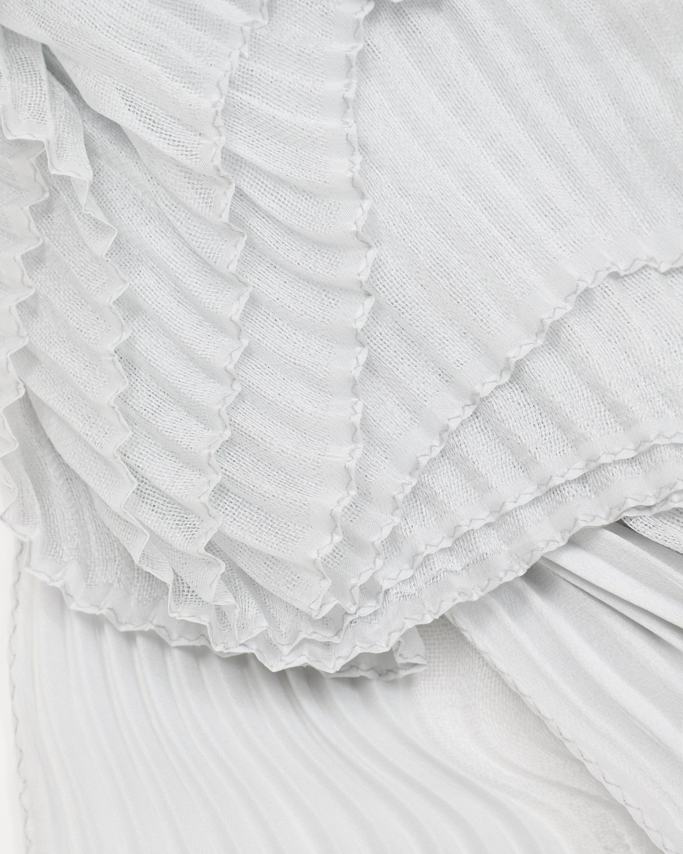 Pleated silk stole Slide 1