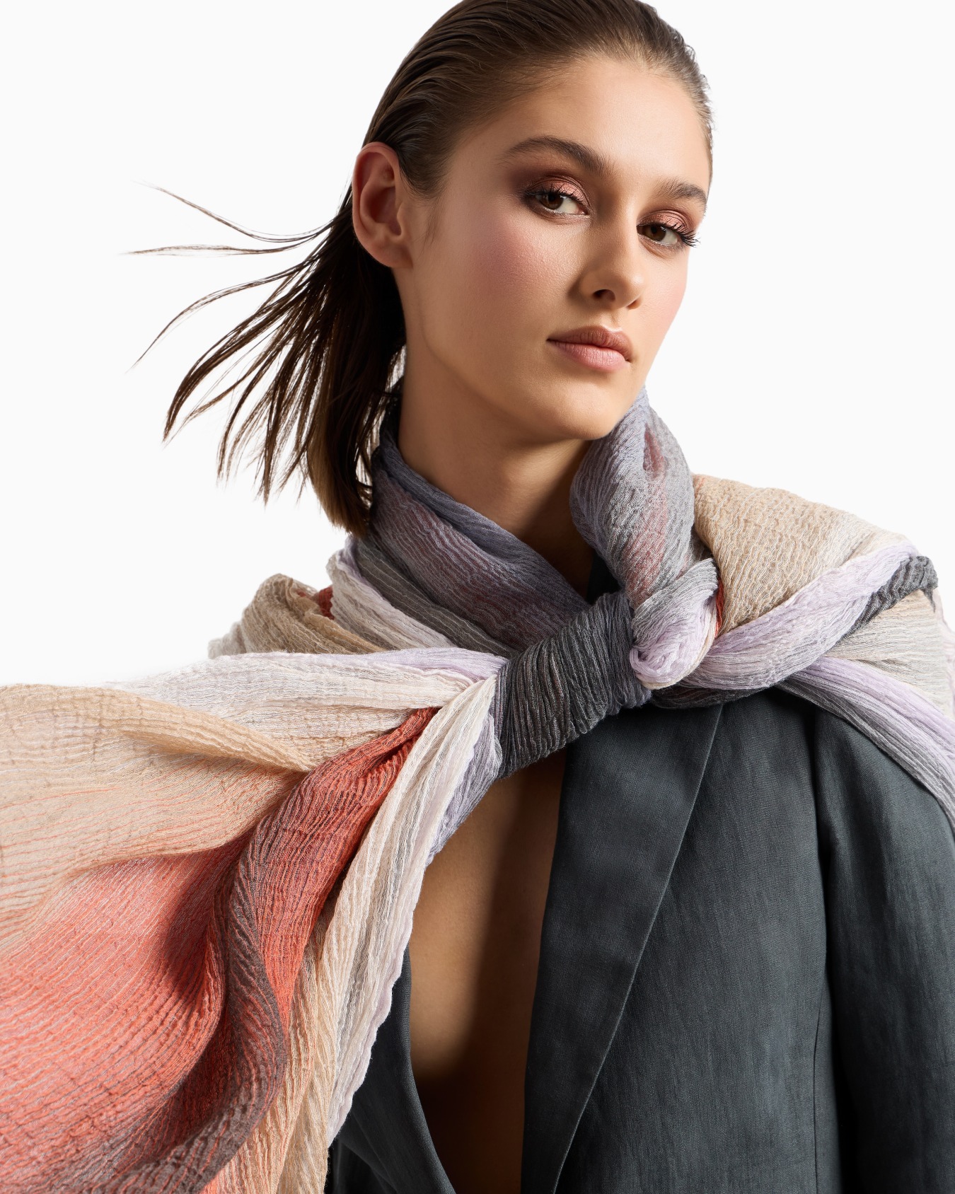 Viscose and silk jacquard stole Slide 2