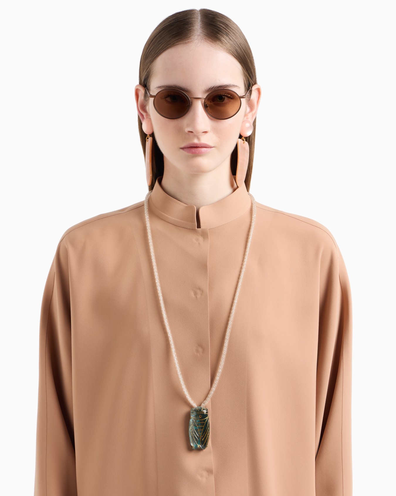 Long necklace with pendant Slide 2