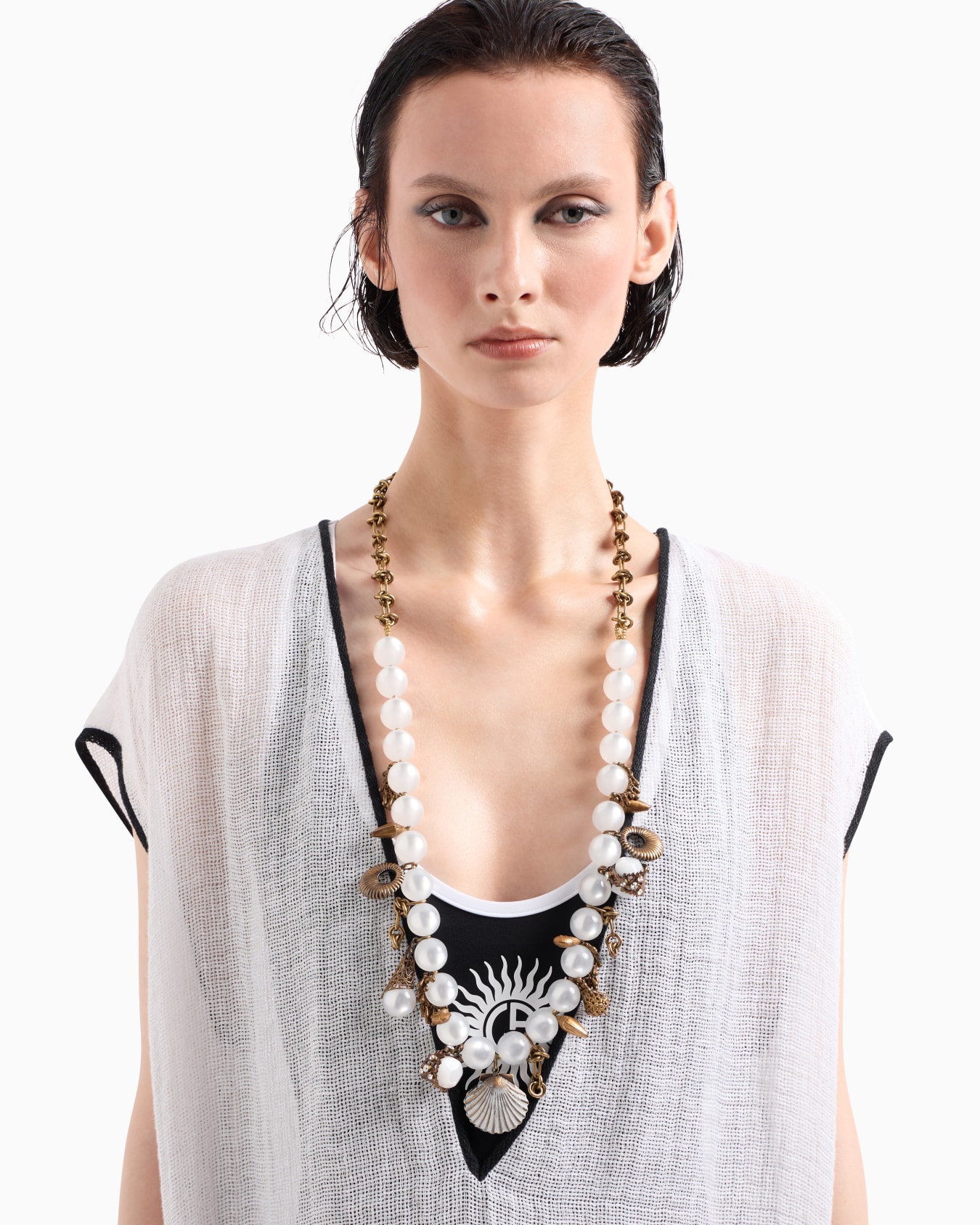Resin choker necklace with brass pendants Slide 2