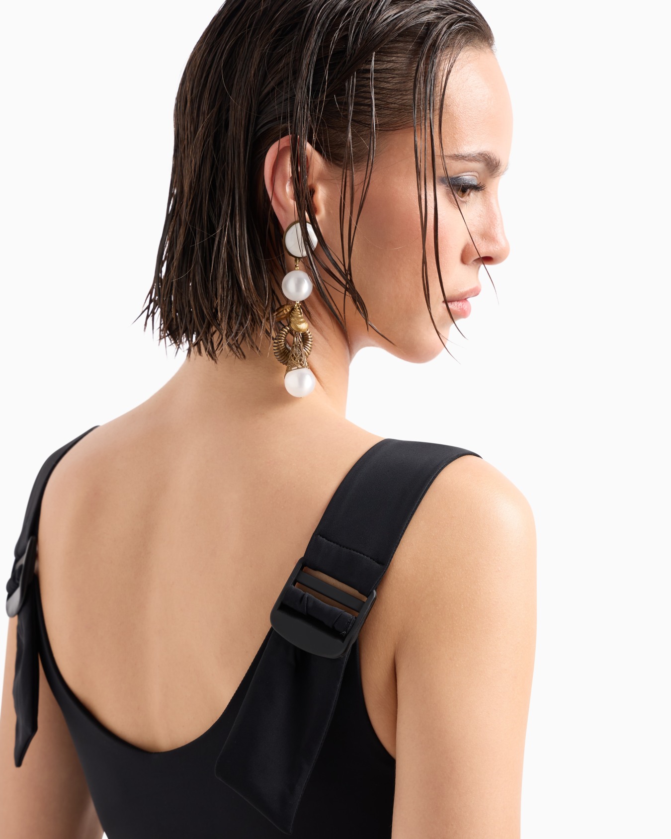 Resin and brass pendant earrings Slide 2