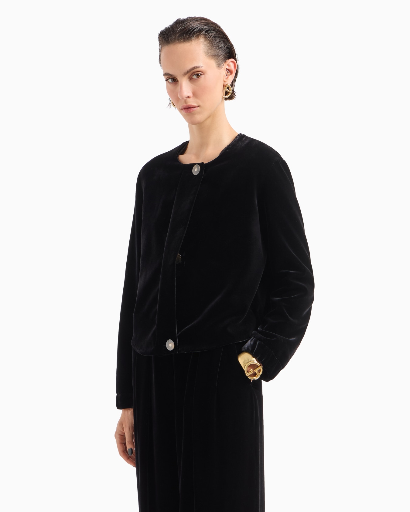 Short, velvet jacket Slide 3