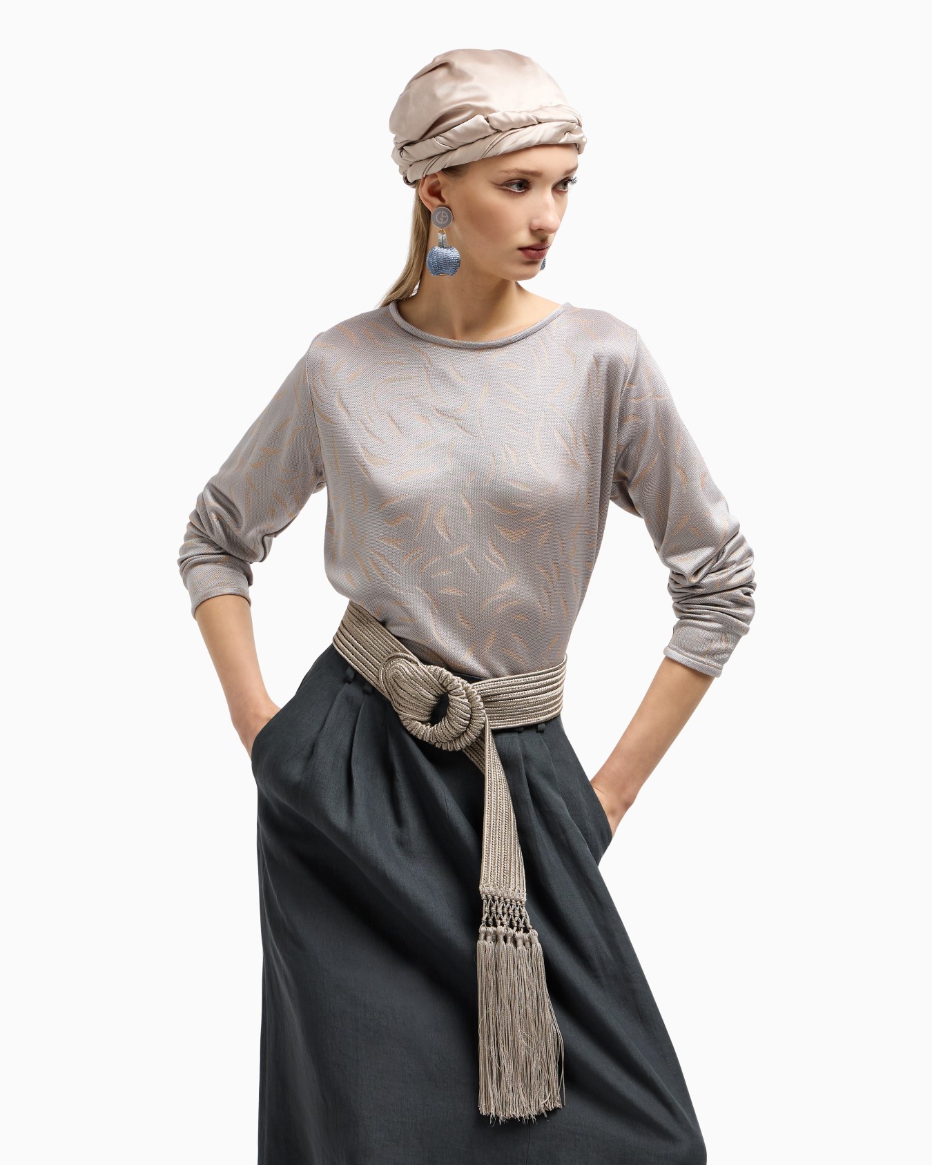 Jersey de cuello redondo de punto de viscosa con elaboración en tejido jacquard bicolor Diapositiva 5