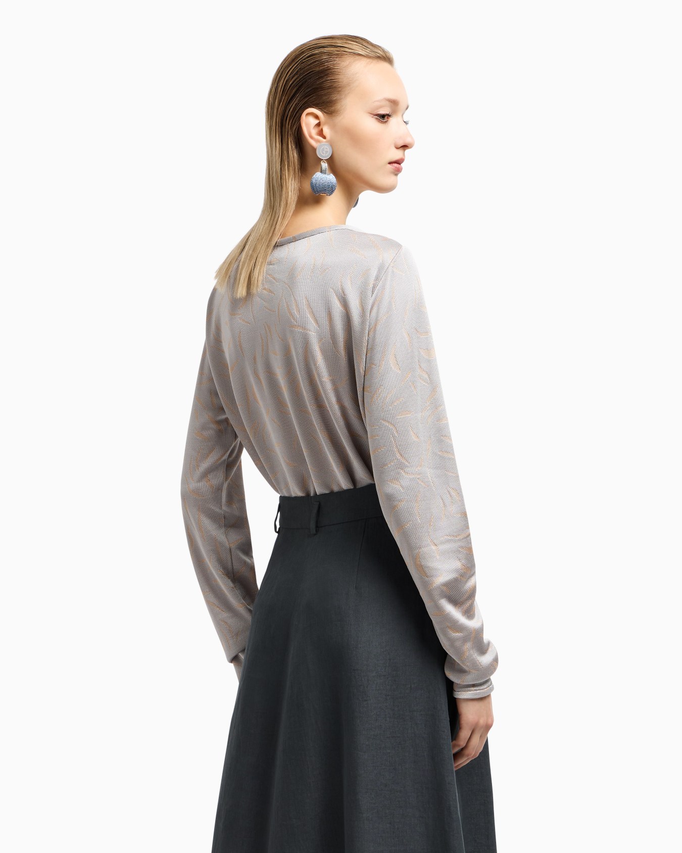 Jersey de cuello redondo de punto de viscosa con elaboración en tejido jacquard bicolor Diapositiva 2
